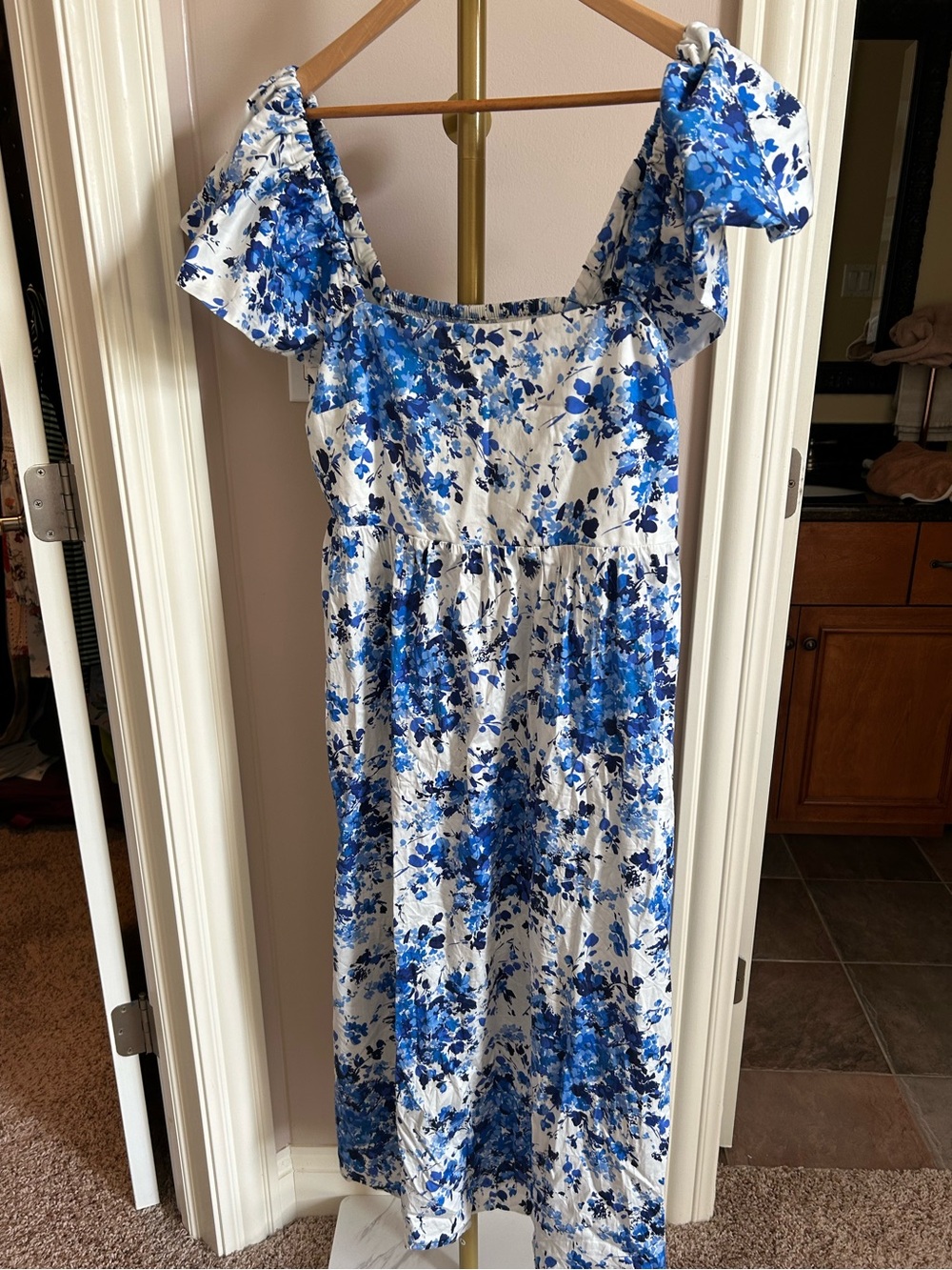 Tuckernuck Hyacinth House Bluebell
Meadows Cecily Midi Dress - Picture 5 of 11